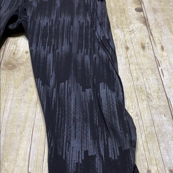 Lululemon Run: Top Speed Crop - Picture 2 of 5